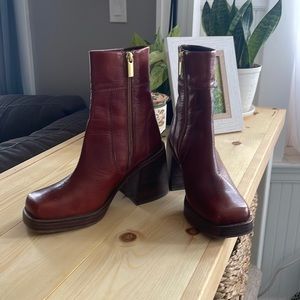 Vintage cognac ankle boots